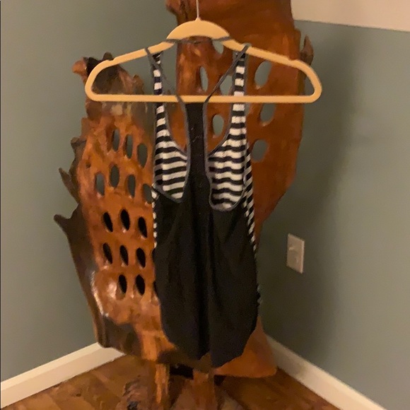 🍋 Lululemon Water Bound Singlet top - Picture 5 of 8